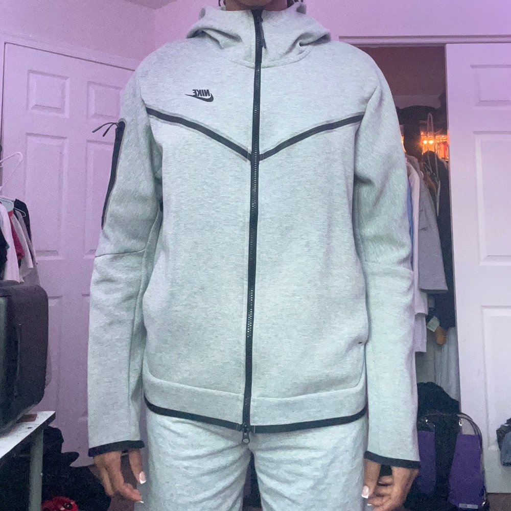 Mens Grey Nike Tech Fleece (UPDATED VERSION WITHOUT STAINS)